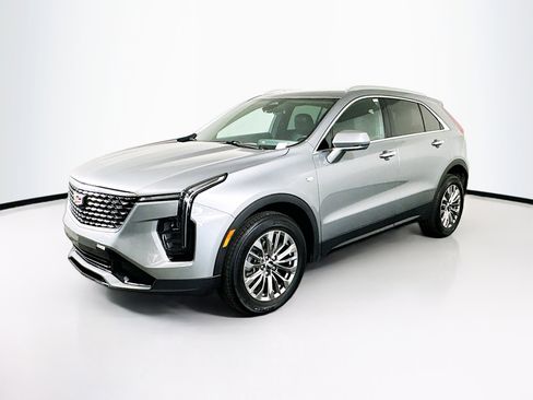 Used 2024 Cadillac XT4 Premium Luxury image 3