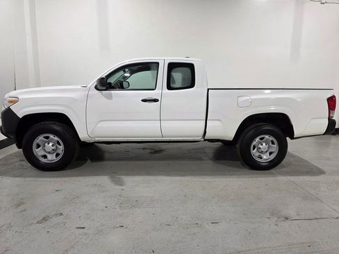 Used 2016 Toyota Tacoma SR image 12