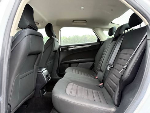 Used 2019 Ford Fusion SE FWD image 13