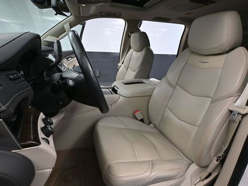 Used 2020 Cadillac Escalade ESV Premium Luxury image 28