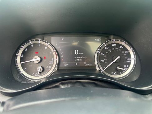 Used 2022 Toyota Highlander XLE AWD/4WD image 14