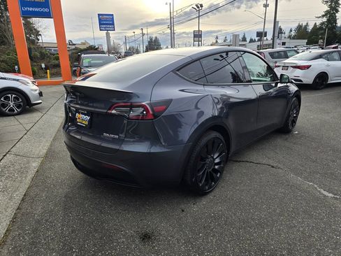 Used 2022 Tesla Model Y Performance image 3