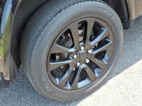 Used 2019 Jeep Grand Cherokee Altitude AWD/4WD image 7