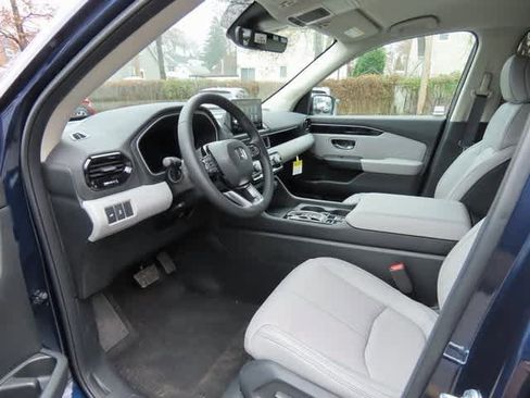 New 2025 Honda Pilot EX-L image 2