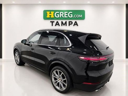 Used 2023 Porsche Cayenne w/ Premium Package AWD/4WD image 2