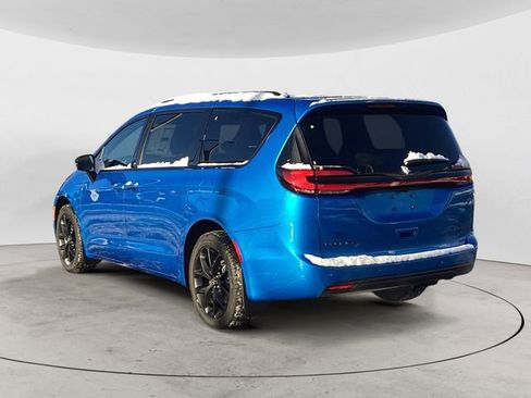 New 2026 Chrysler Pacifica Select image 3