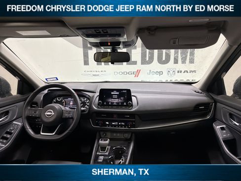 Used 2024 Nissan Rogue SV w/ SV Premium Package FWD image 11