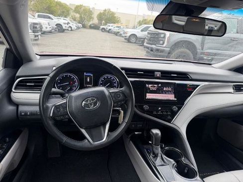 Used 2018 Toyota Camry SE FWD image 5