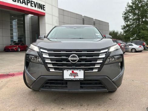Used 2025 Nissan Rogue SV FWD image 3