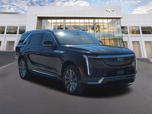 Used 2026 Cadillac Escalade IQL Luxury AWD/4WD image 3