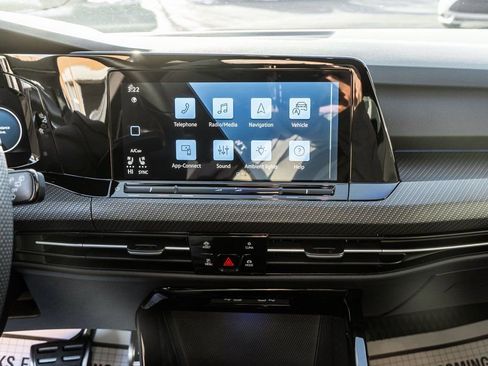 Used 2024 Volkswagen Golf R image 19