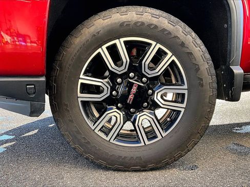 Used 2022 GMC Sierra 2500 AT4 w/ AT4 Premium Plus Package image 4
