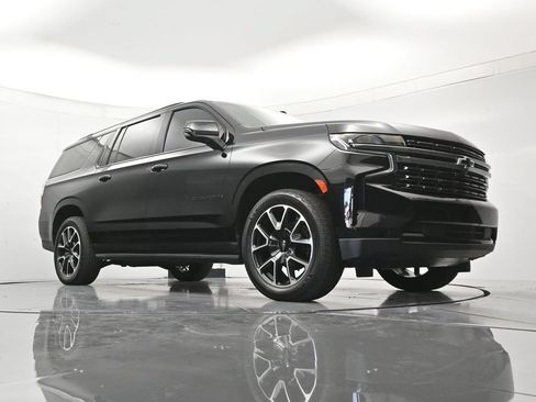 Used 2022 Chevrolet Suburban RST w/ Luxury Package RWD image 43