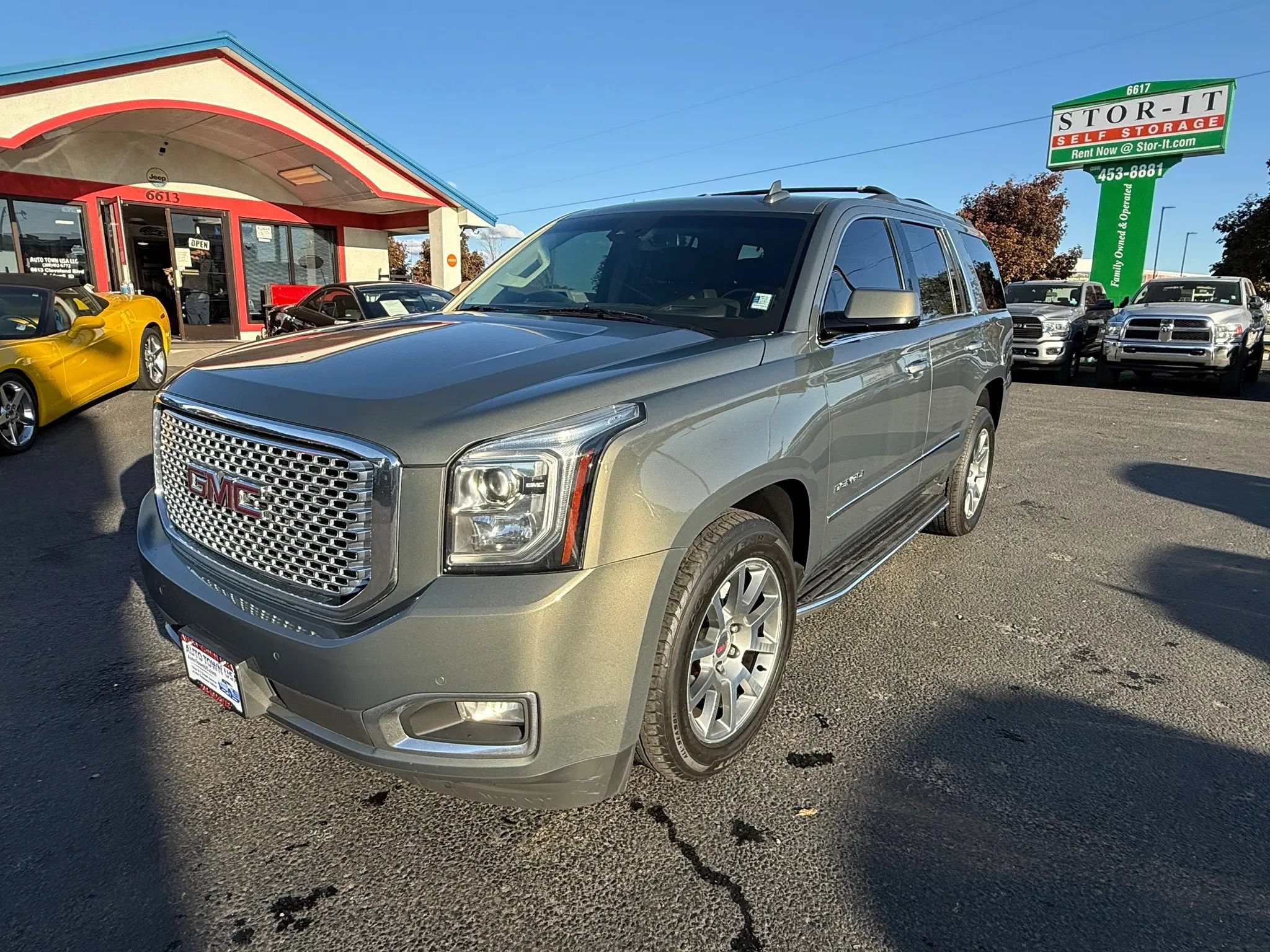 Used 2017 GMC Yukon Denali w/ Open Road Package AWD/4WD image 1