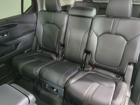 New 2025 Honda Pilot Touring image 41