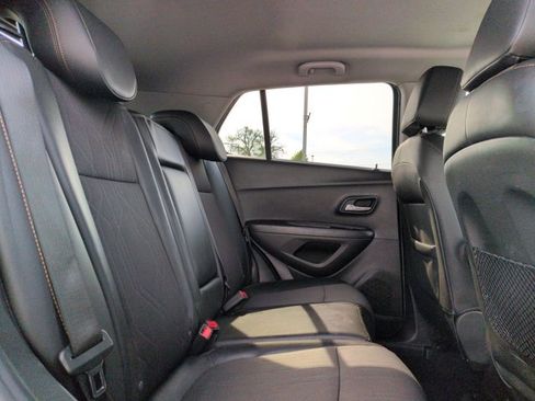 Used 2020 Chevrolet Trax LT w/ LT Convenience Package image 18