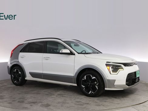 Used 2023 Kia Niro Wave FWD image 14