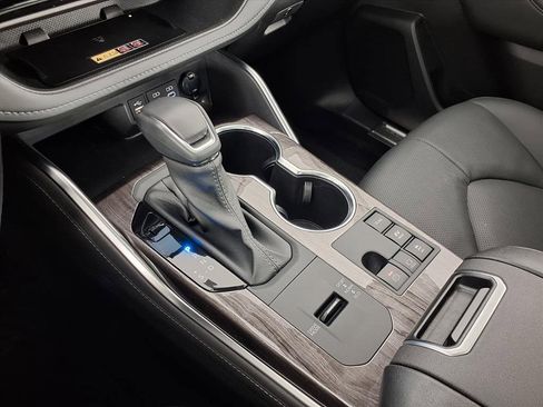 Used 2025 Toyota Highlander Limited image 21