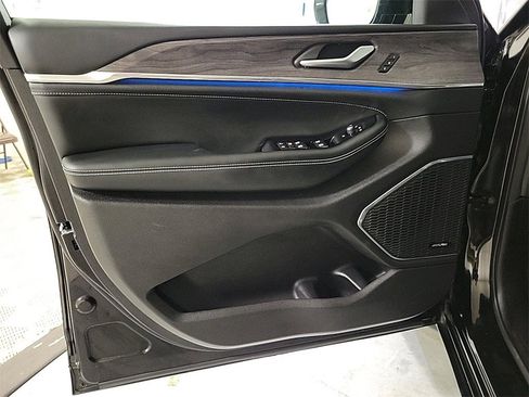 Used 2024 Jeep Grand Cherokee L Overland image 19