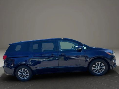 Used 2020 Kia Sedona LX FWD image 4