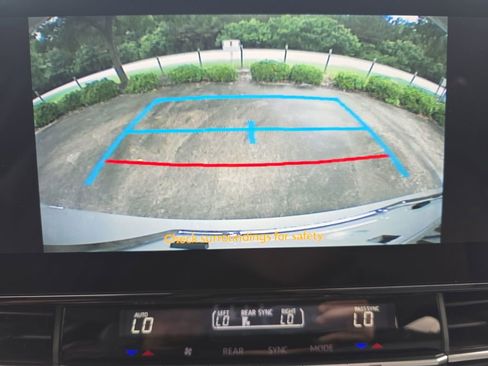 Used 2025 Toyota Sienna XLE w/ XLE Plus Package AWD/4WD image 33
