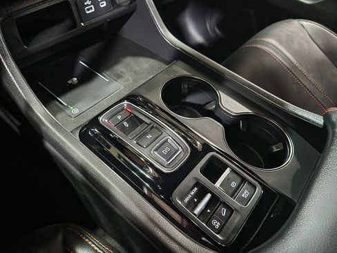 Used 2025 Honda Pilot TrailSport image 41