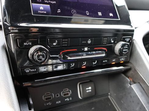 Used 2025 Jeep Grand Cherokee Altitude AWD/4WD image 37