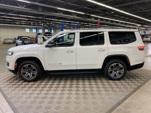 Used 2023 Jeep Wagoneer Series II w/ Flexible Seating Group RWD image 5
