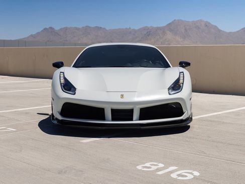 Used 2018 Ferrari 488 GTB RWD image 3