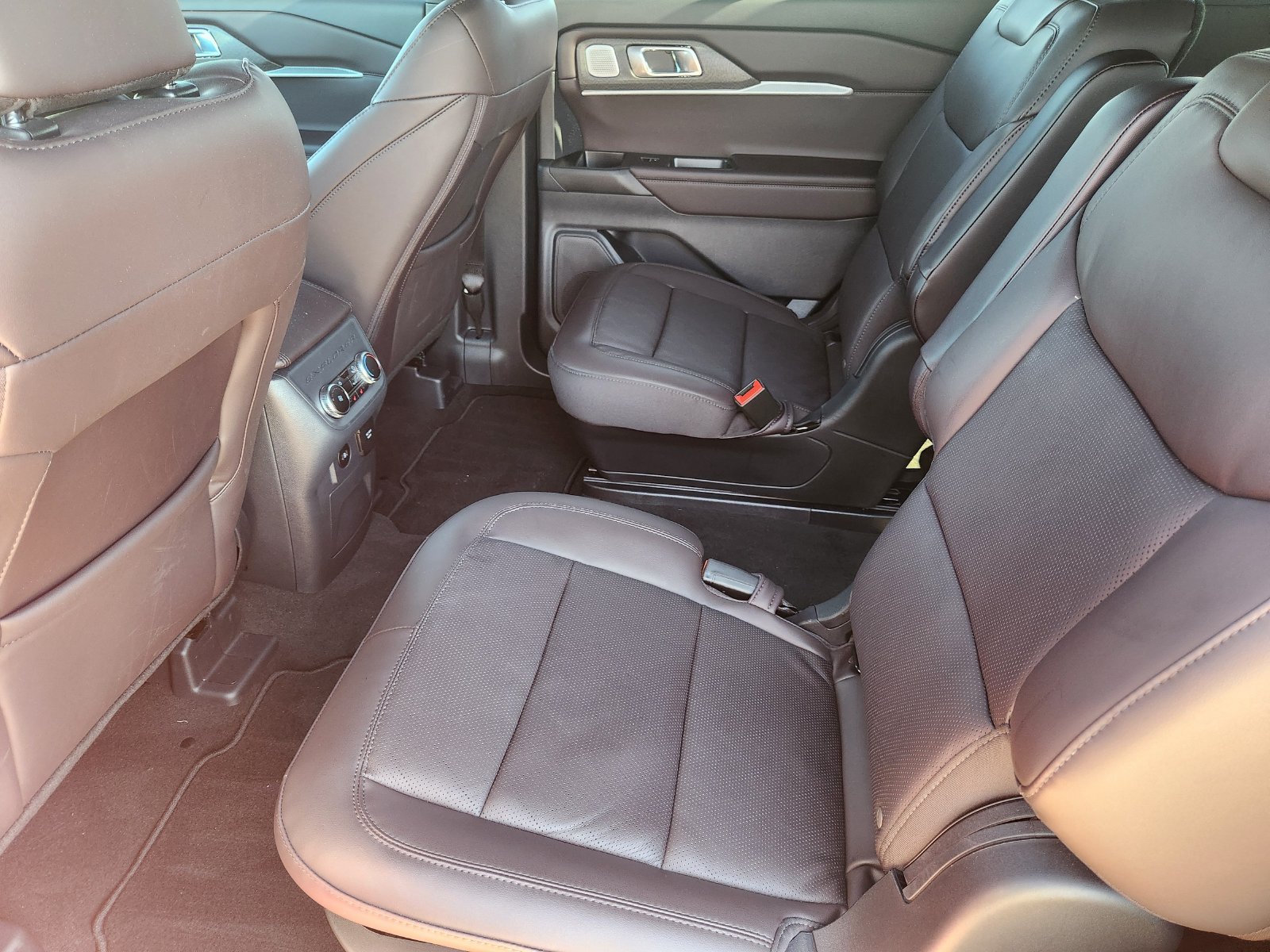Used 2026 Ford Explorer Platinum RWD image 34