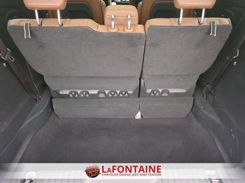 Used 2020 Chrysler Pacifica Limited w/ Tire & Wheel Group FWD image 29