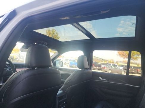 New 2025 Jeep Grand Cherokee Limited image 2