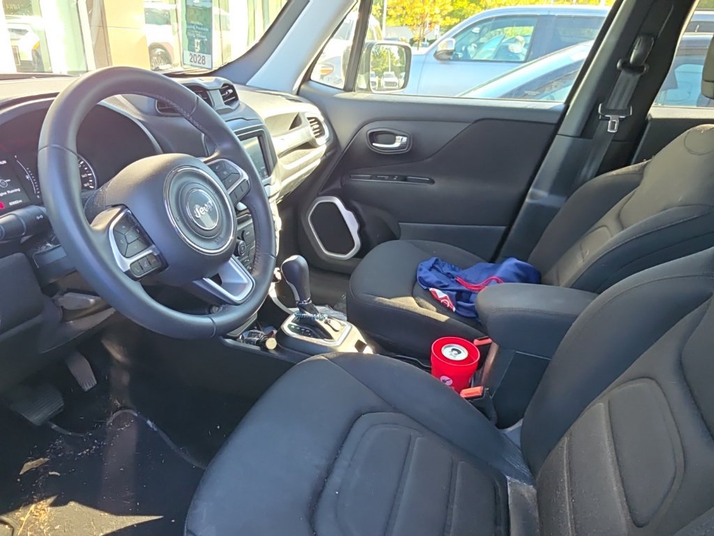 Used 2018 Jeep Renegade Latitude w/ Popular Equipment Group AWD/4WD image 5