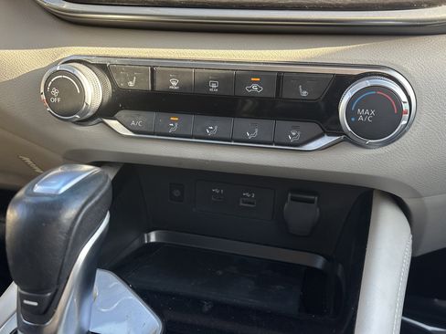 Used 2023 Nissan Altima 2.5 SV w/ SV Premium Package image 21