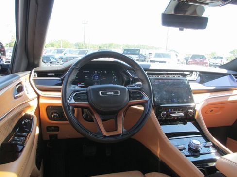 Used 2023 Jeep Grand Cherokee Summit image 24