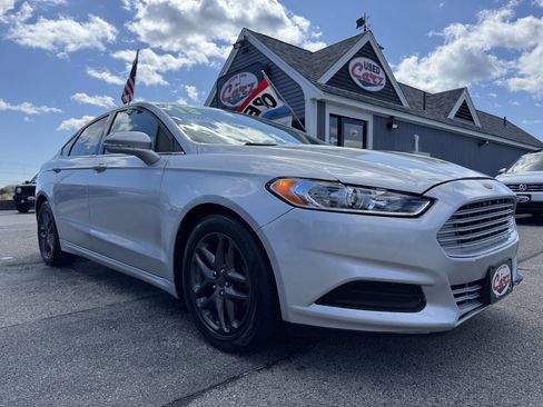 Used 2013 Ford Fusion SE FWD image 1