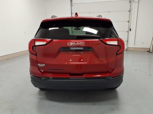 Used 2024 GMC Terrain SLE w/ Driver Convenience Package FWD image 4