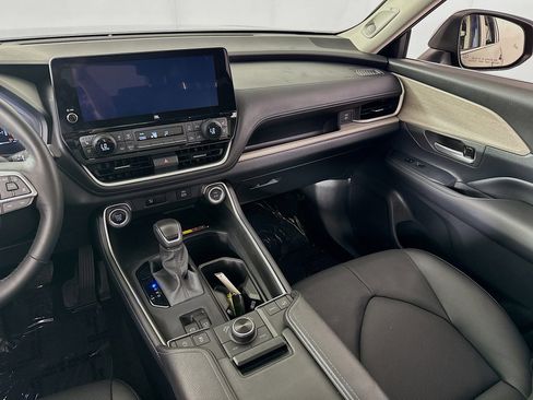 Certified 2024 Toyota Grand Highlander Platinum image 19