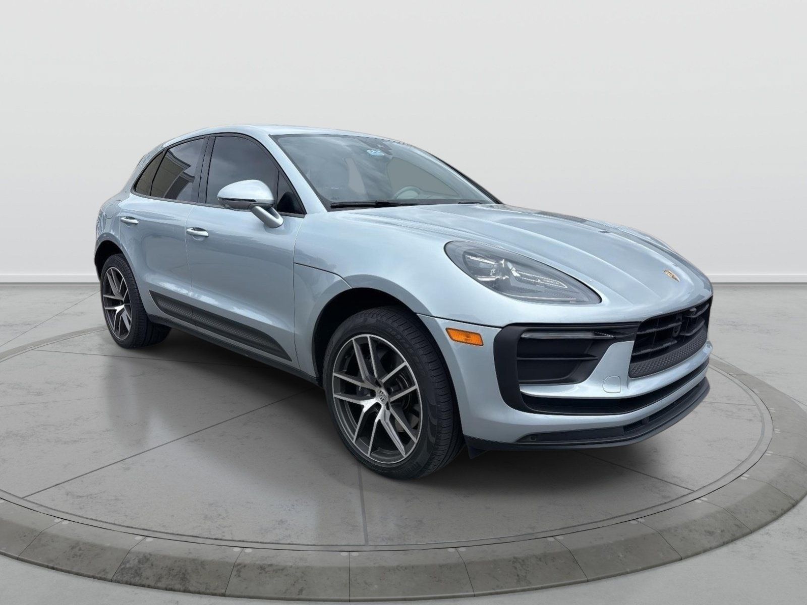 Used 2022 Porsche Macan AWD/4WD image 2