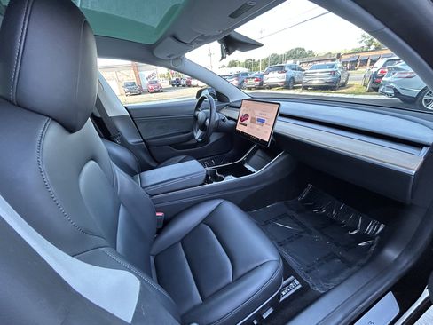 Used 2019 Tesla Model 3 Mid Range image 5