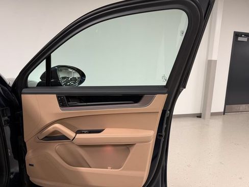 Certified 2026 Porsche Cayenne E-Hybrid AWD/4WD image 39