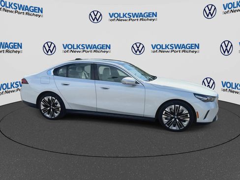 Used 2026 BMW 540i xDrive w/ Executive Package AWD/4WD image 9