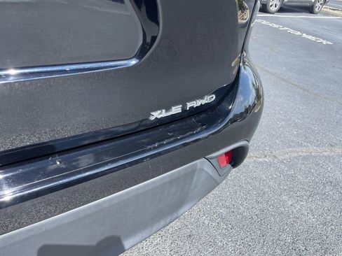 Used 2023 Toyota Highlander XLE AWD/4WD image 6