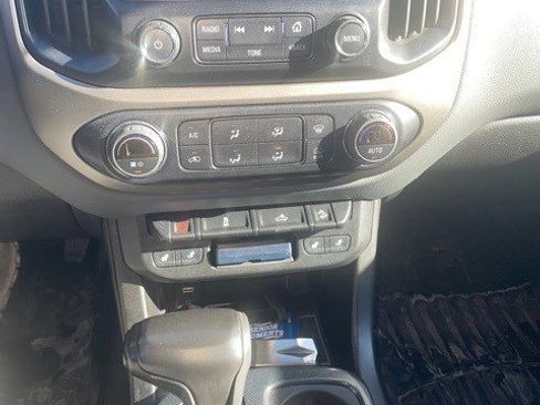 Used 2018 Chevrolet Colorado Z71 image 3