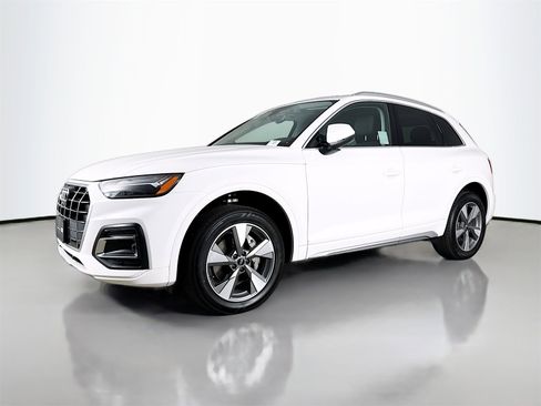 Certified 2023 Audi Q5 2.0T Premium Plus w/ Premium Plus Package image 3