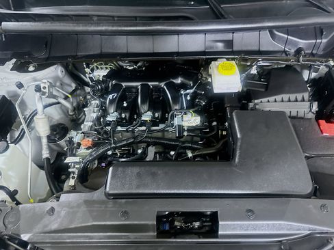 Used 2025 Nissan Pathfinder SV FWD image 34