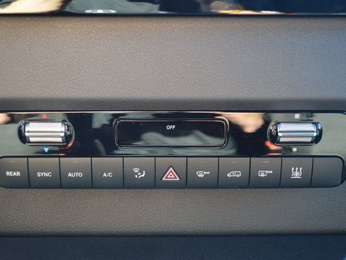 Used 2025 Mercedes-Benz Sprinter 2500 image 35