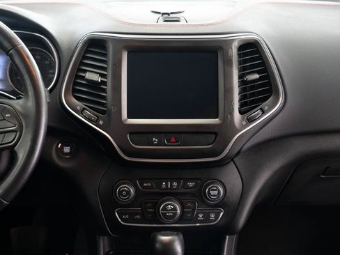 Used 2019 Jeep Cherokee Trailhawk w/ Cold Weather Group AWD/4WD image 18