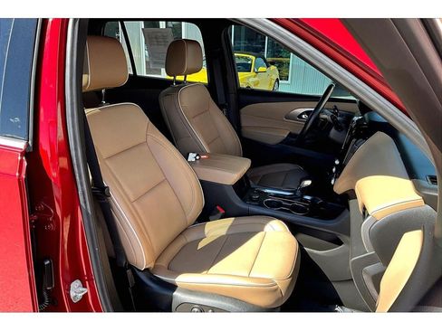Used 2023 Chevrolet Traverse Premier AWD/4WD image 8