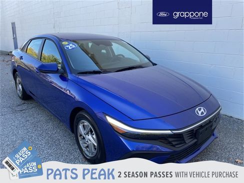 Used 2025 Hyundai Elantra SE image 1